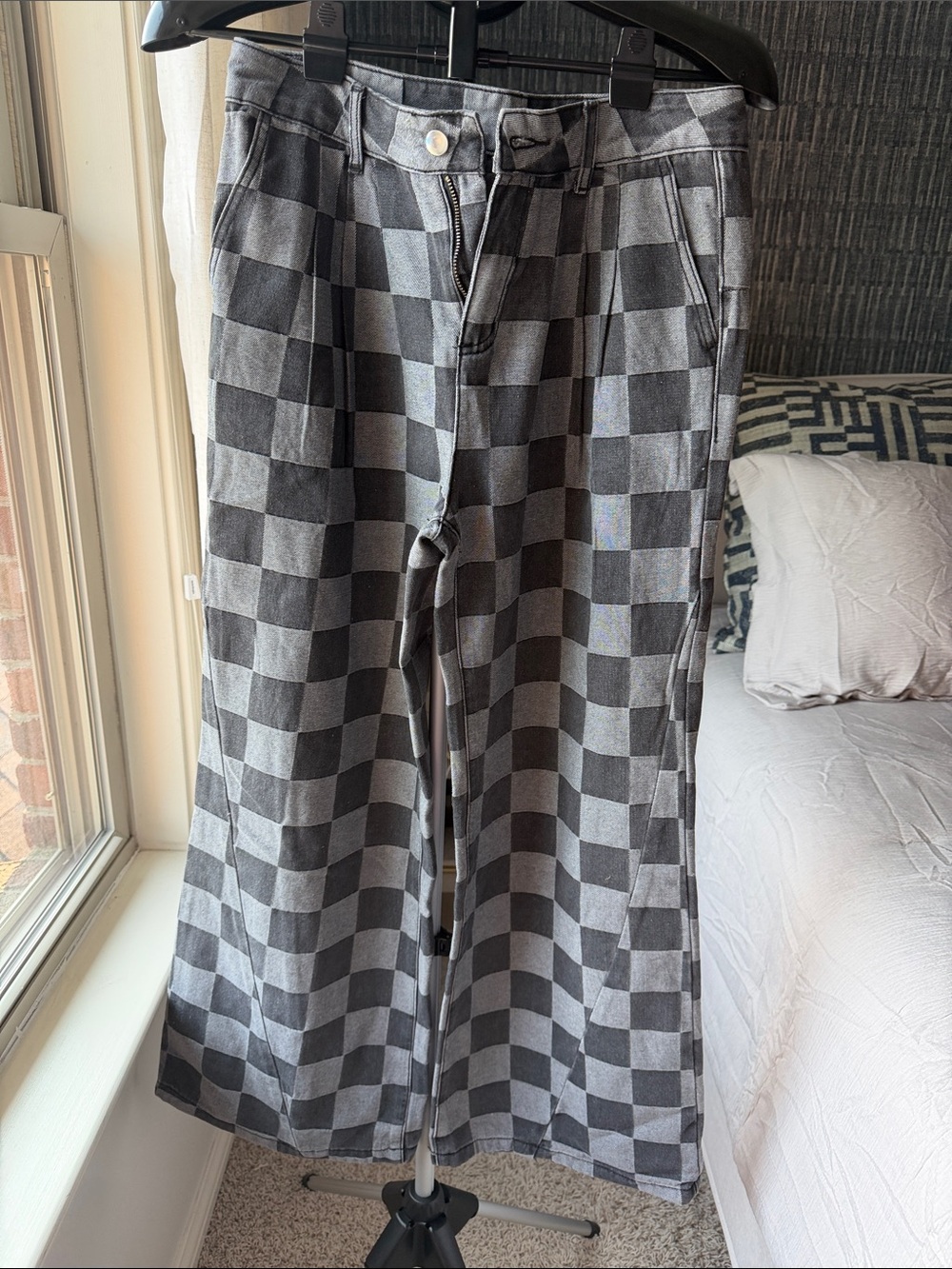 Wimens Checkerboard Wide-Leg Pants in Black and Gray